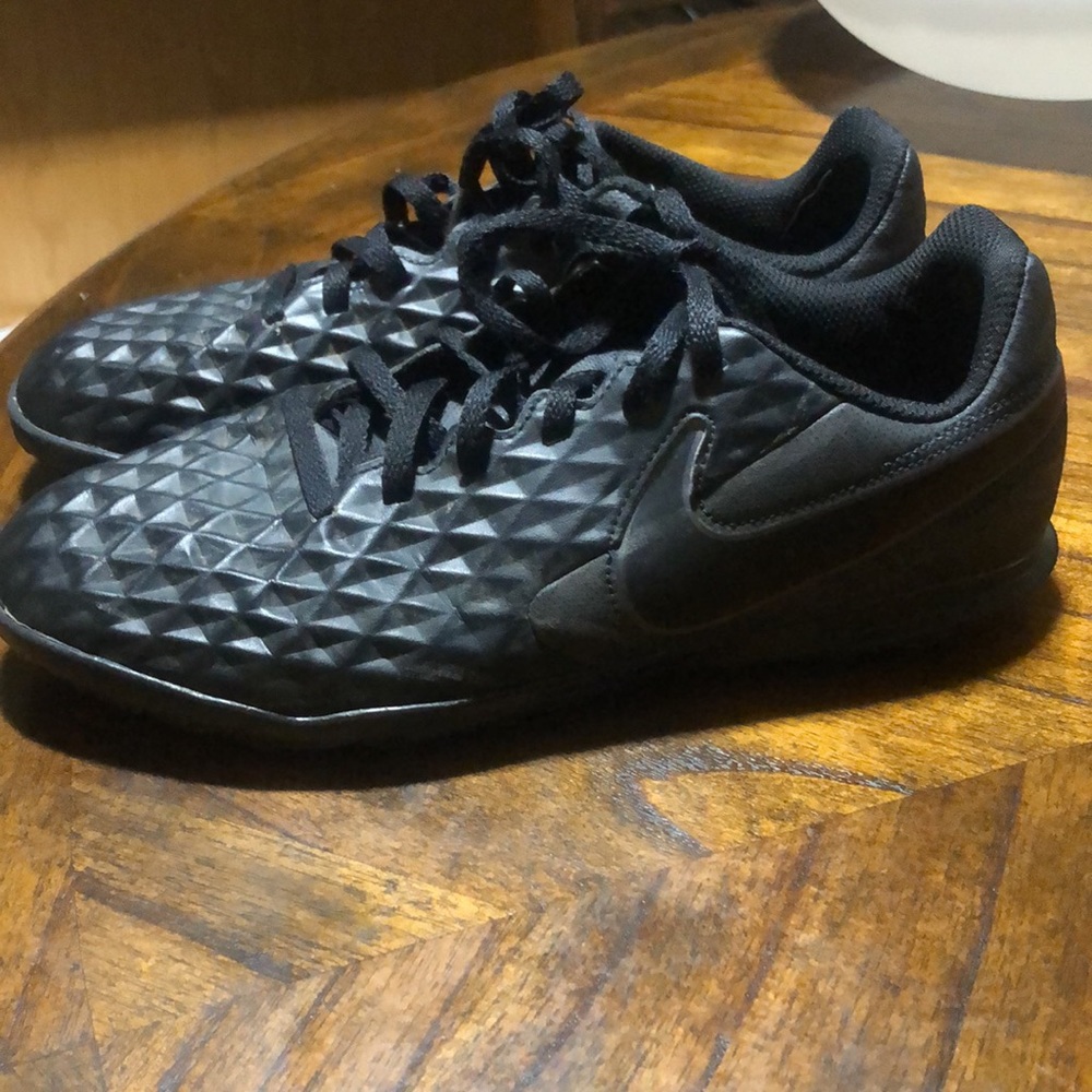 NIB YouthNike Jr Legend 8 Club TF Indoor size 5 for boys and size 6.5 for girls